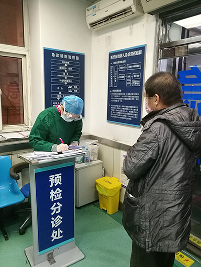 我们在行动特殊岗位排查兵记护理金花盛开在急诊预检分诊处